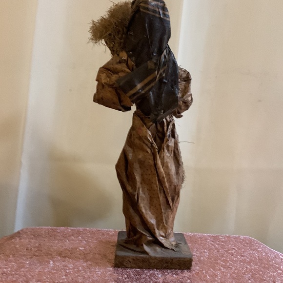 Vintage Older Village Woman Carrying Carpet Made In Paper Mache - EUC 10” X 4” - Picture 8 of 13